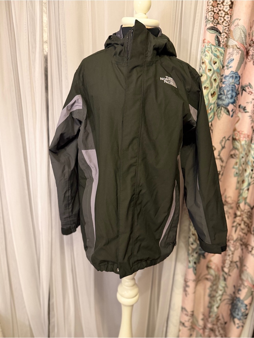 The North Face Youth L 14/16 Black Gray Hooded Jacket Boys Girls Outdoor